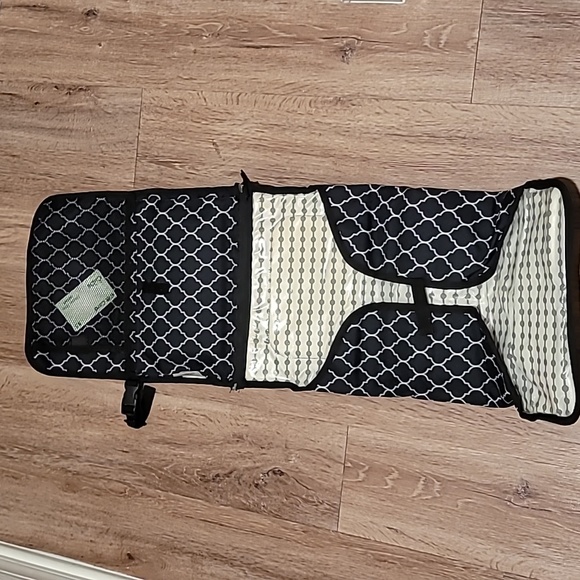 Portable changing pad - Picture 2 of 4